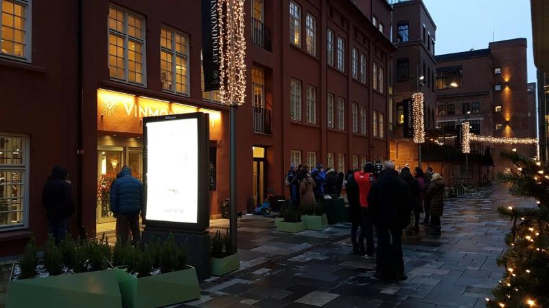 Queue devant le Vinmonopolet d'Aker Brygge en décembre 2016