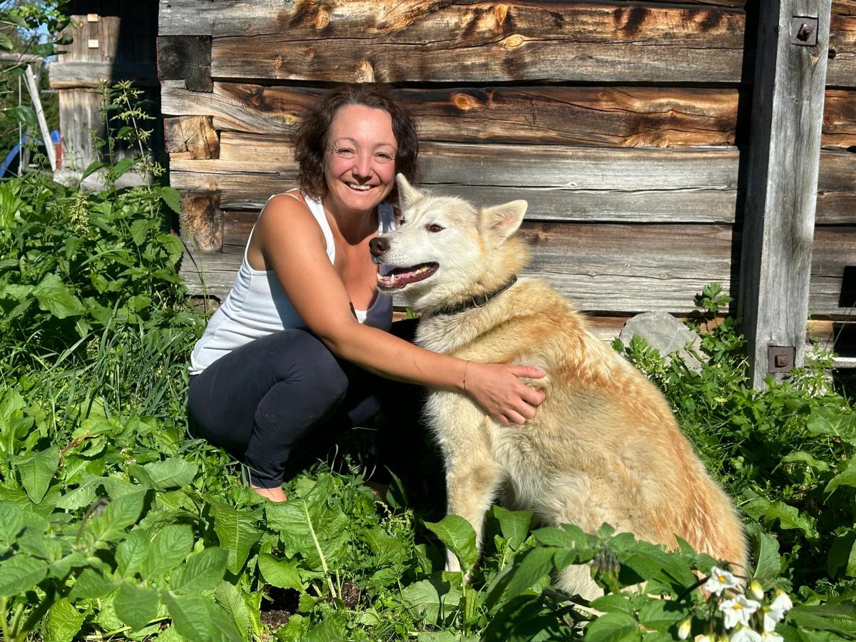 Delphine et un de ses chiens