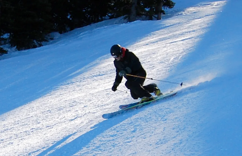 Photo d'un skieur Telemark