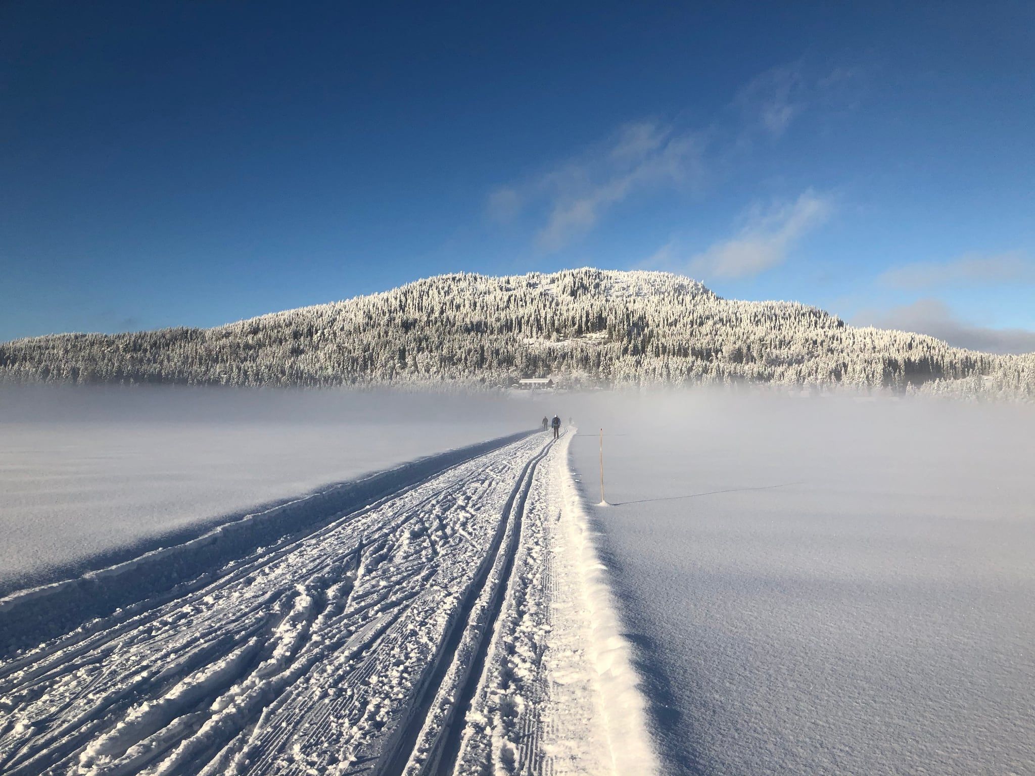Vue sur Kikutstua depuis le lac Bjørnsjøen