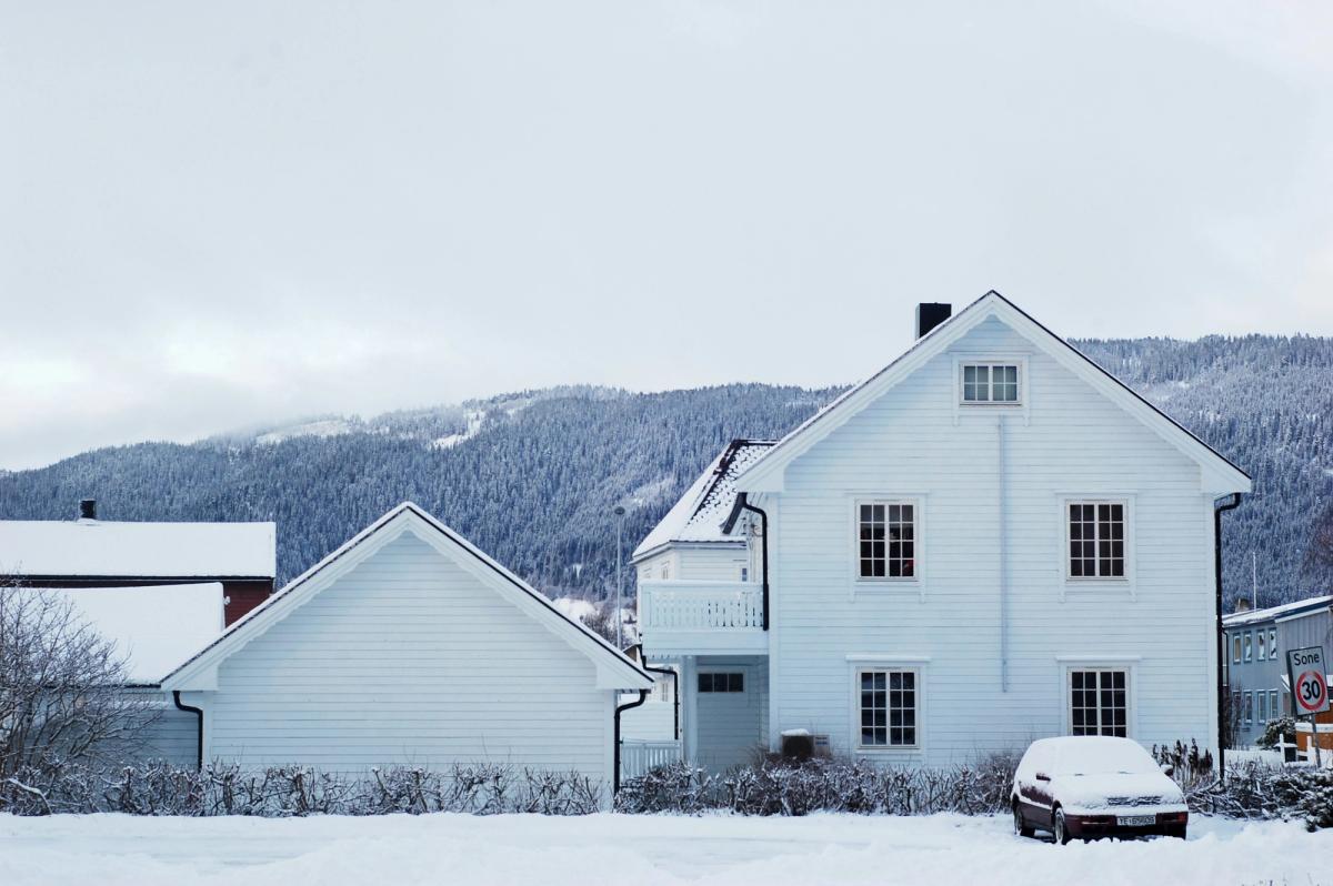 Maison norvégienne en hiver