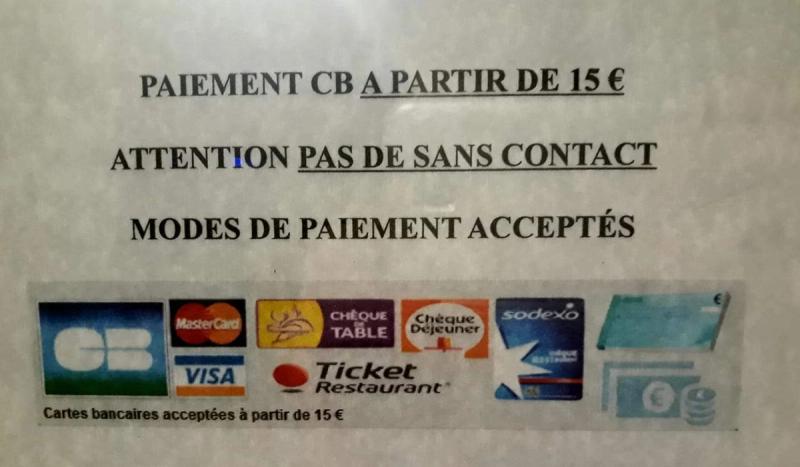 Pancarte disant que les paiements par carte ne sont possible qu'à partir de 15 euros