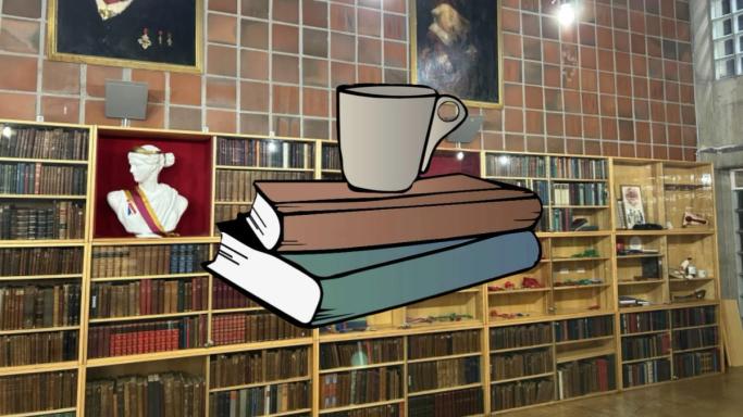 Illustrasjon av en kaffekopp som står oppå en stabel bøker, plassert foran en vegg med bokhyller, en byste og malerier i et bibliotek.