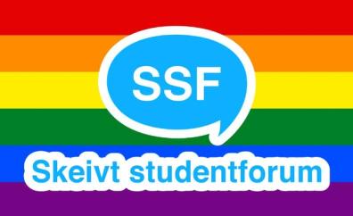 Logoen til Skeivt studentforum med bokstavene «SSF» i en blå snakkeboble, plassert over teksten «Skeivt studentforum» på en bakgrunn med regnbuefarger.