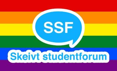 Logoen til Skeivt studentforum med bokstavene «SSF» i en blå snakkeboble, plassert over teksten «Skeivt studentforum» på en bakgrunn med regnbuefarger.