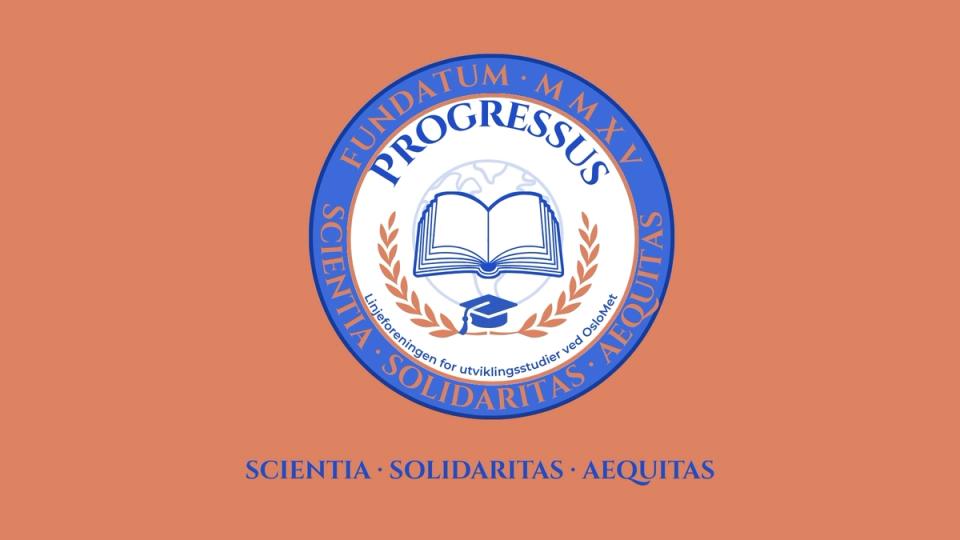 Logoen til Linjeforeningen for utviklingsstudier ved OsloMet, med en åpen bok, en studentlue og laurbærgrener på oransje bakgrunn.