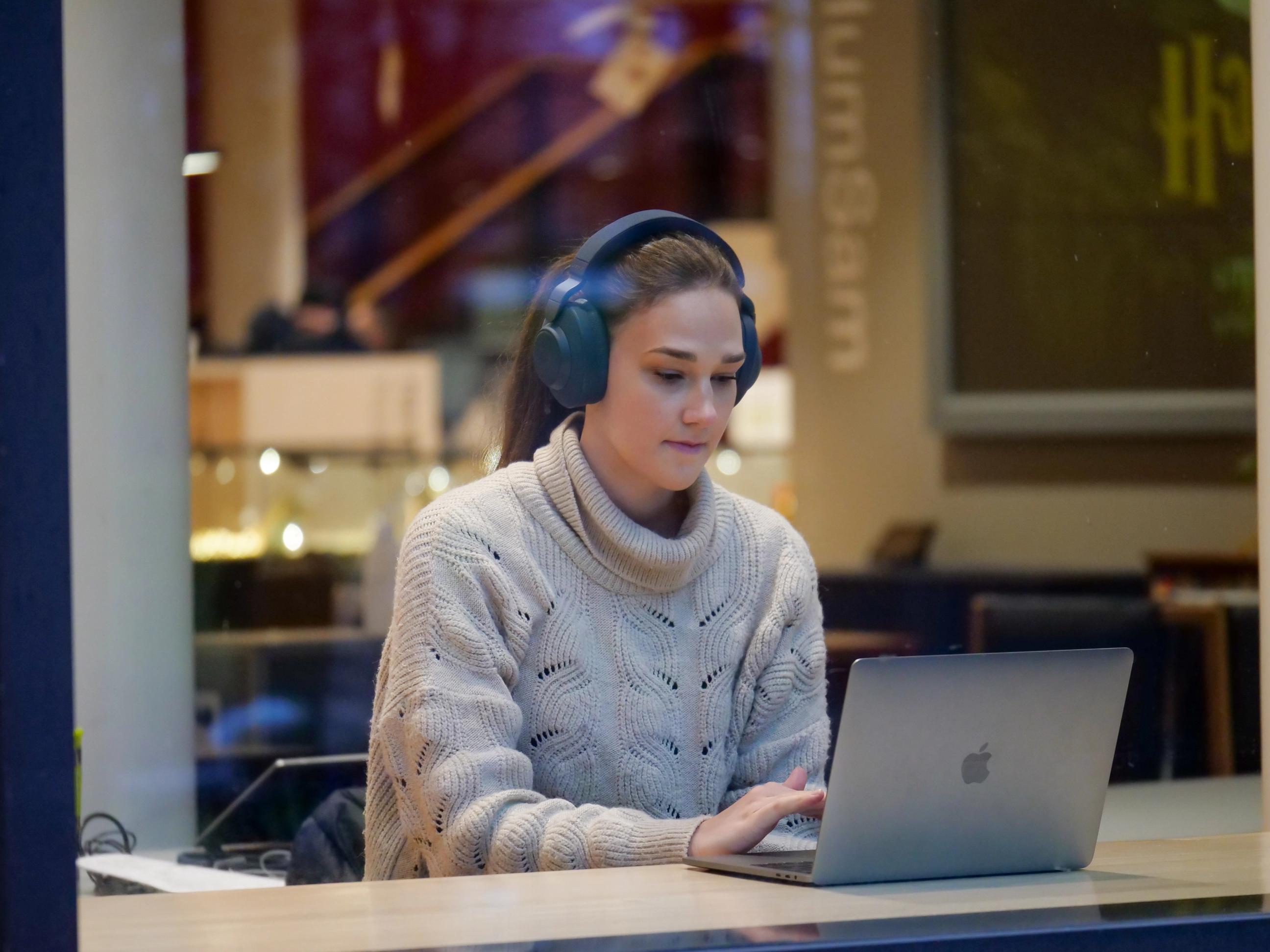 girl in front of laptop