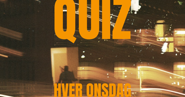 Grafikk med et uskarpt nattmotiv av lysstriper og en person i silhuett, med den oransje teksten «QUIZ» og «HVER ONSDAG».