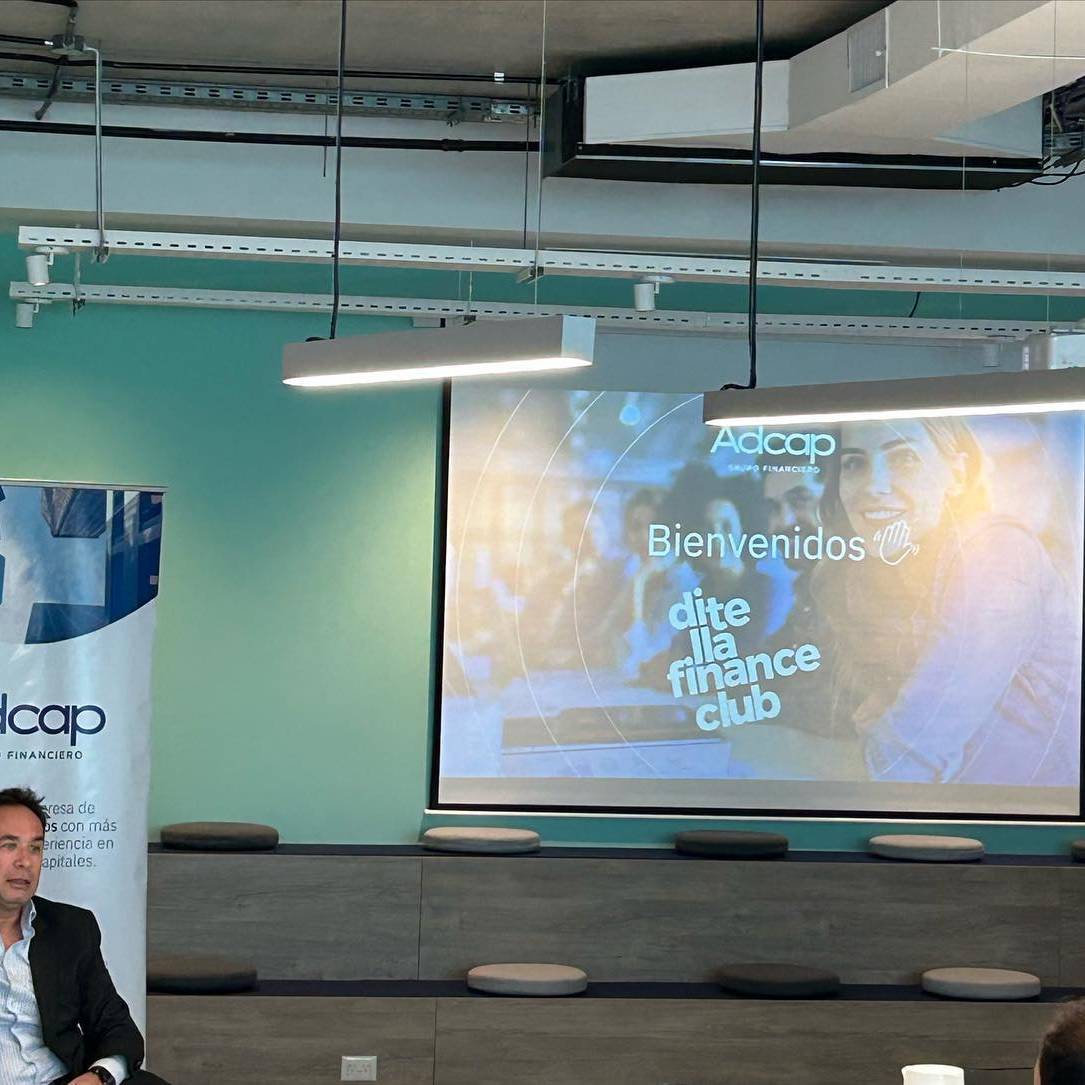 Visita a Adcap 4