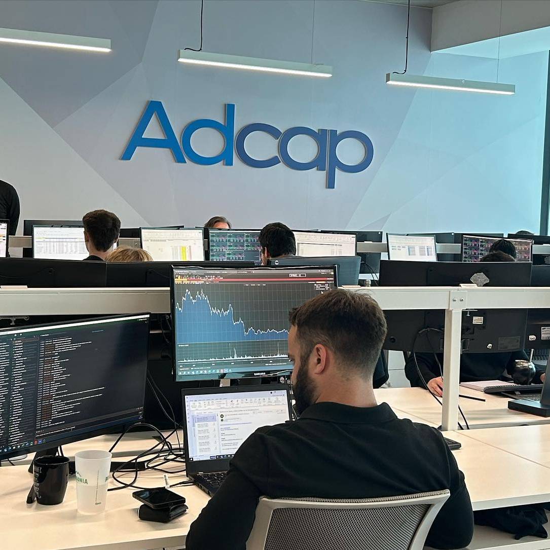 Visita a Adcap 1