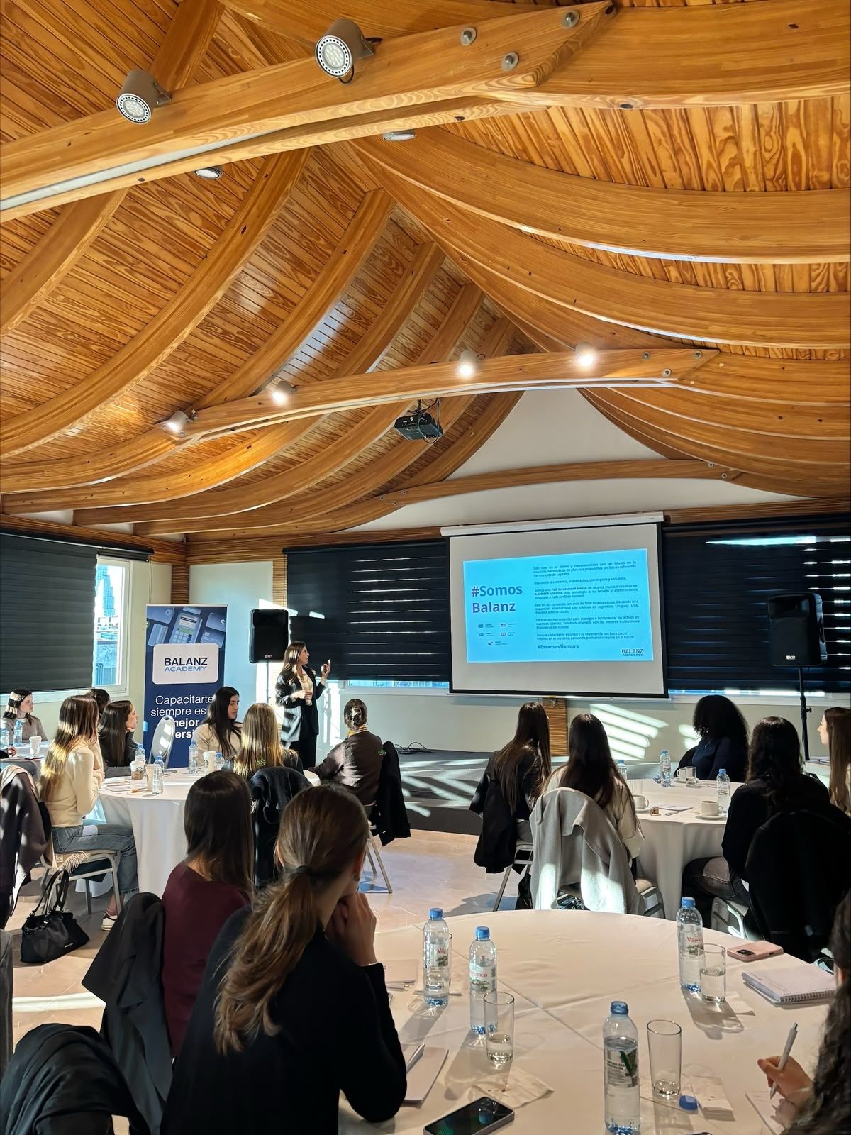 Networking de Mujeres en Finanzas en Balanz Capital 1