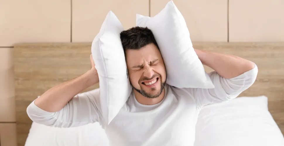 How to Deal with Noisy Roommates in College