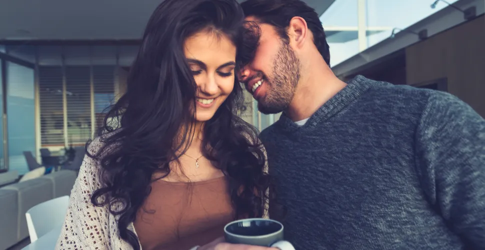 How to Handle Living with a Couple as a Roommate