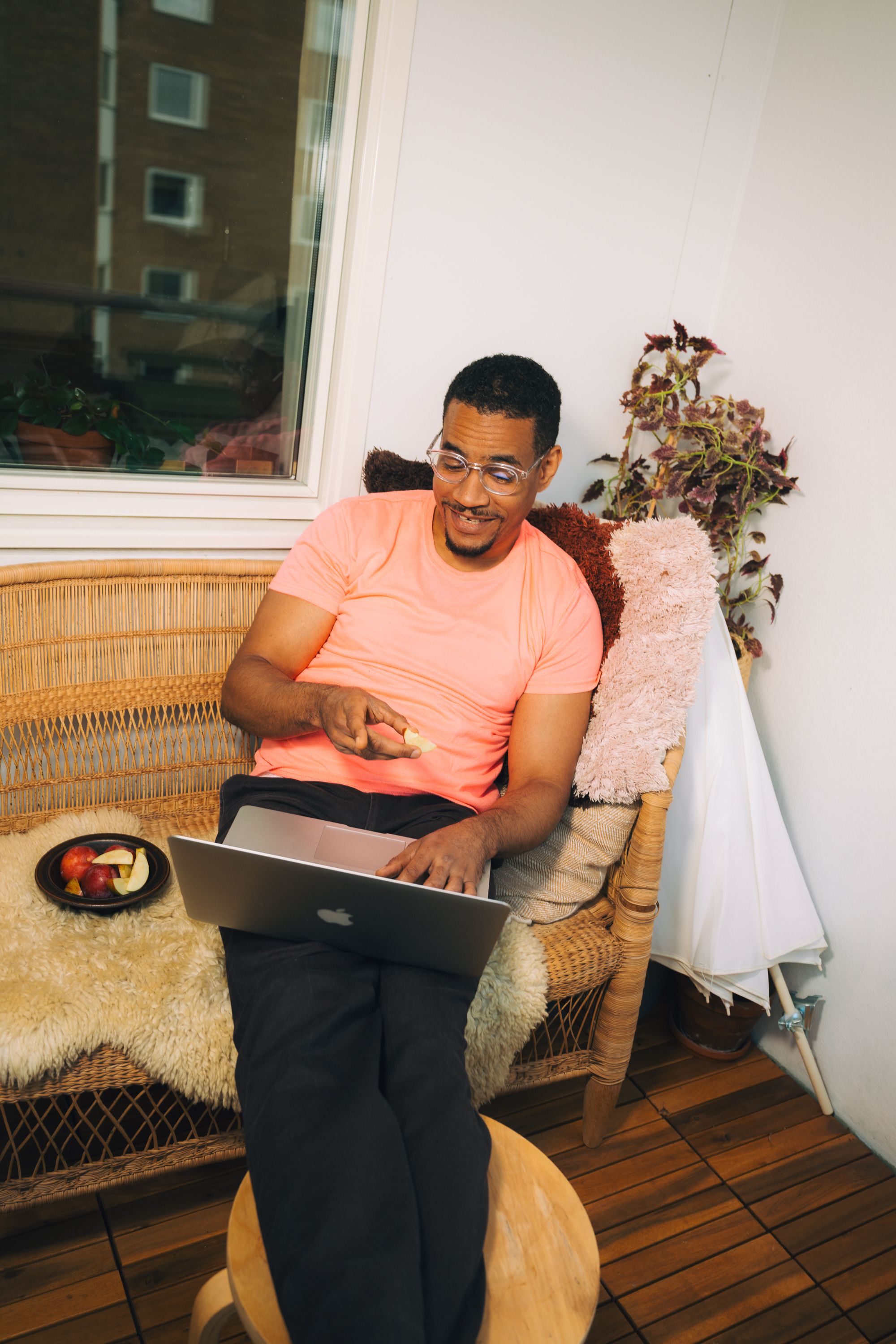 Så klarar du att jobba hemifån med din partner