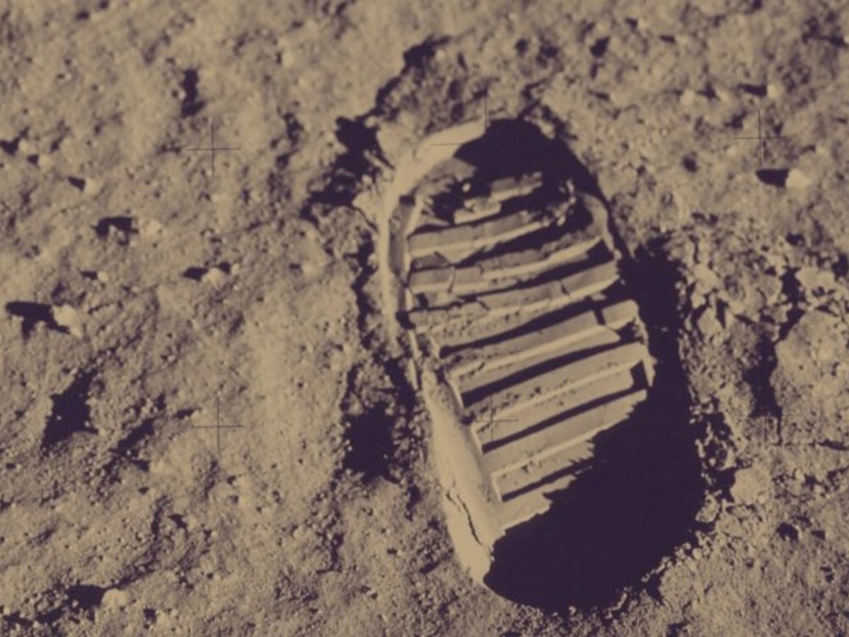 An image commemorating the Apollo 11 moon landing.