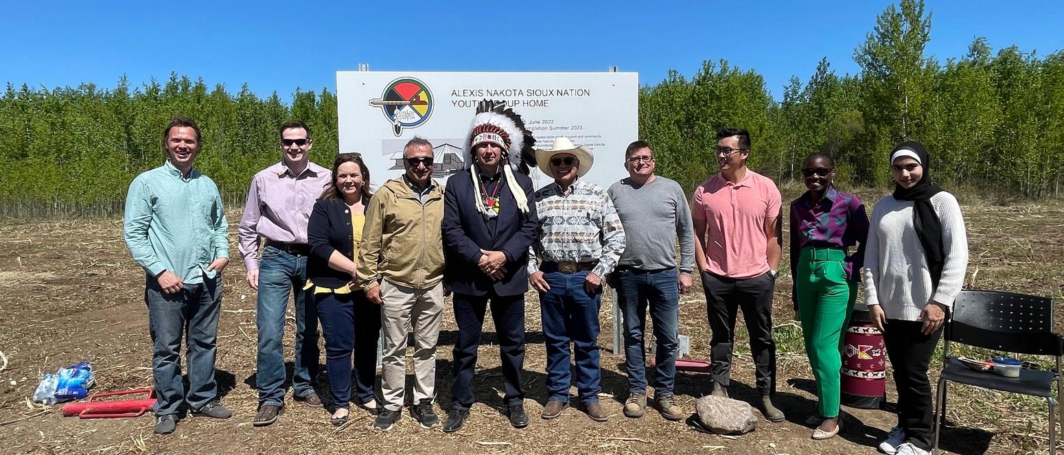 EllisDon team with Indigenous Leader