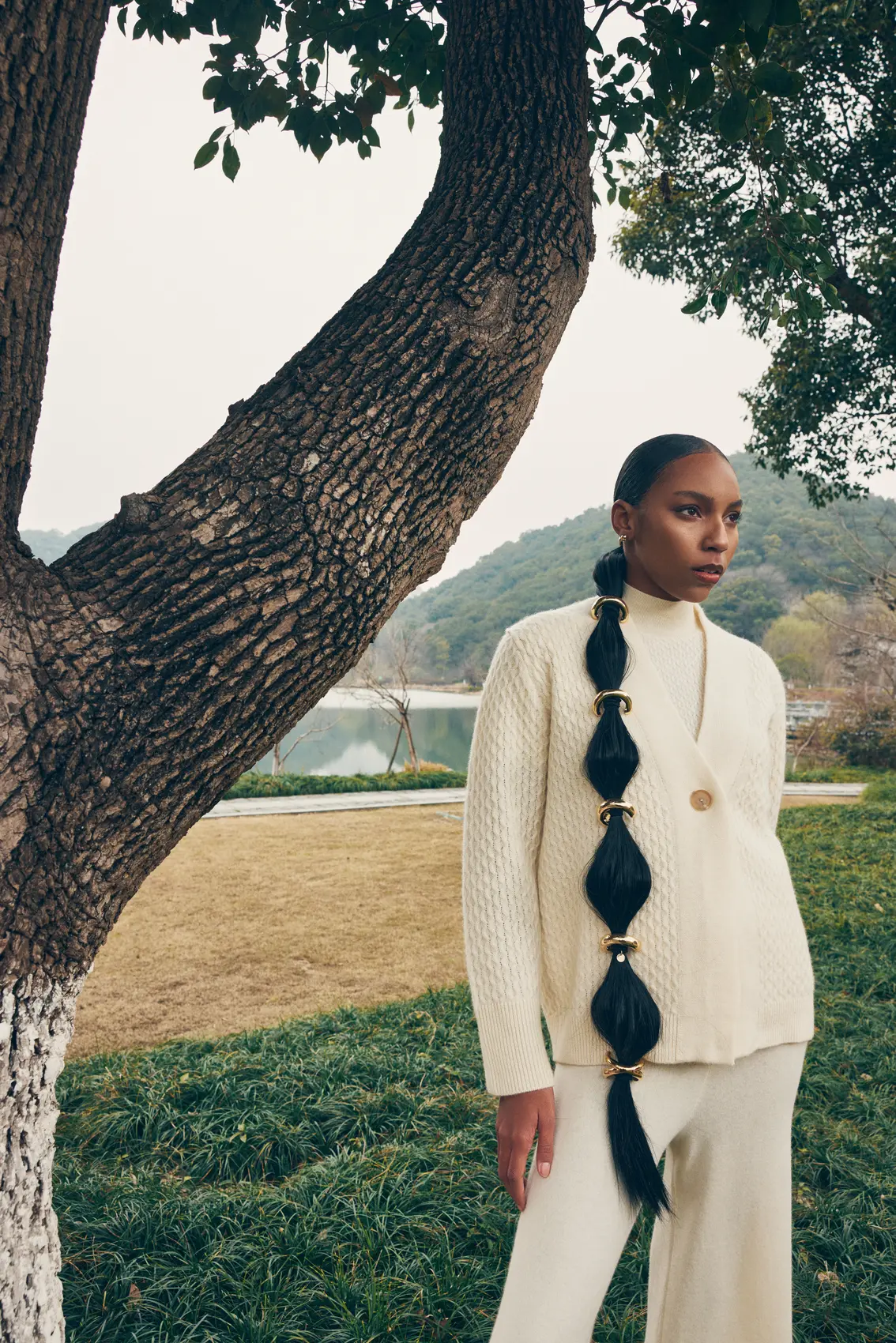 White textured one button cashmere cardigan on sale | GOBI UK