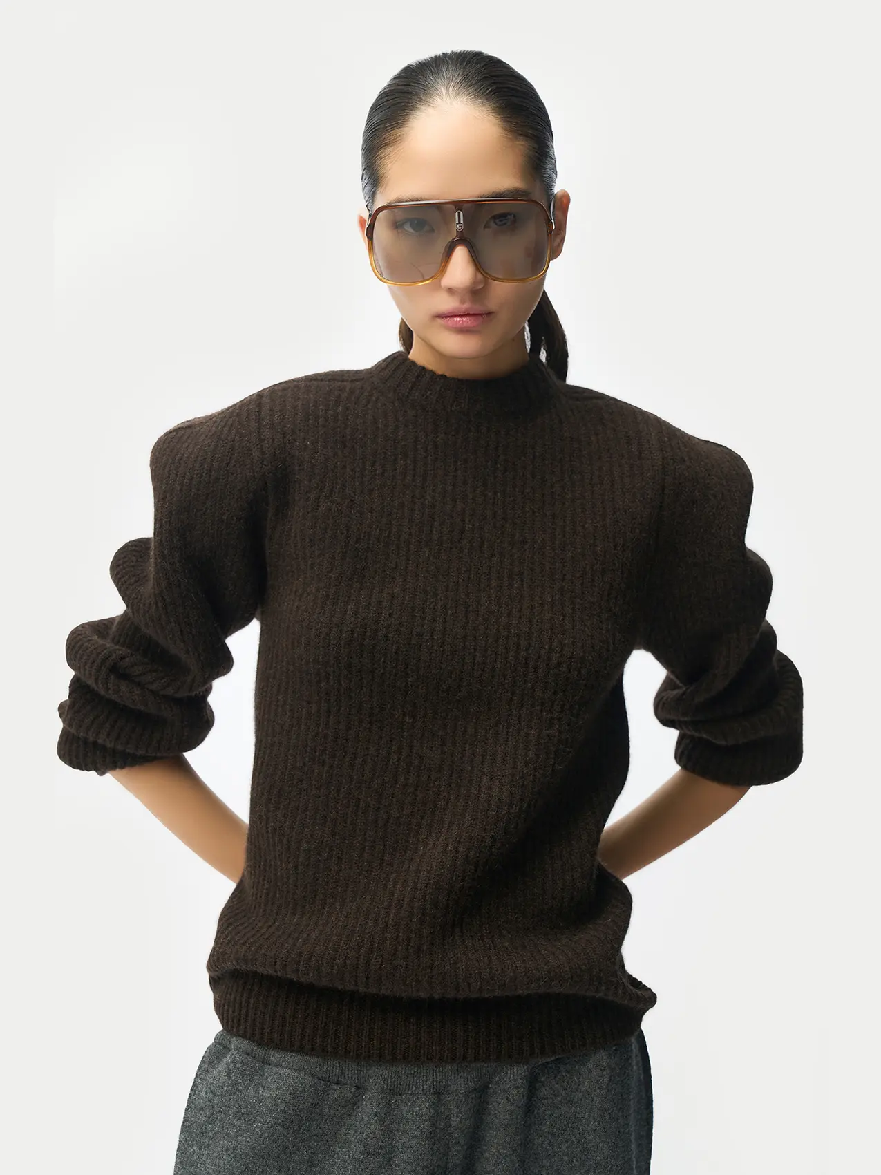 Woman wearing wide shoulder cashmere thick sweater in brown looking straight | GOBI Cashmere