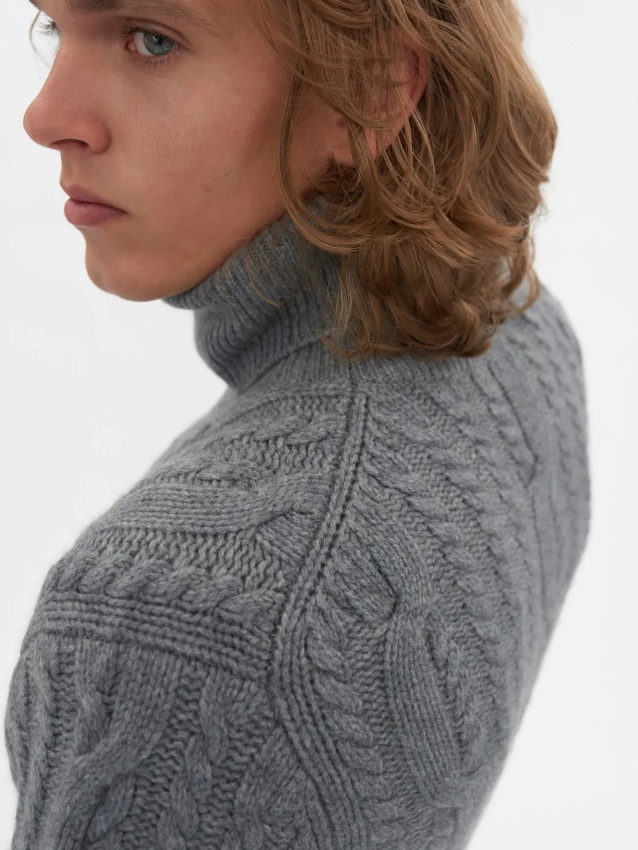 Unisex Cashmere Cable Turtle Neck jumper