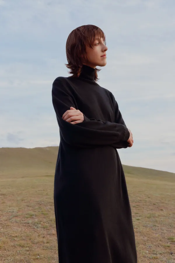 Capsule Wardrobe Hero: Your Essential Cashmere, Styled for All Seasons