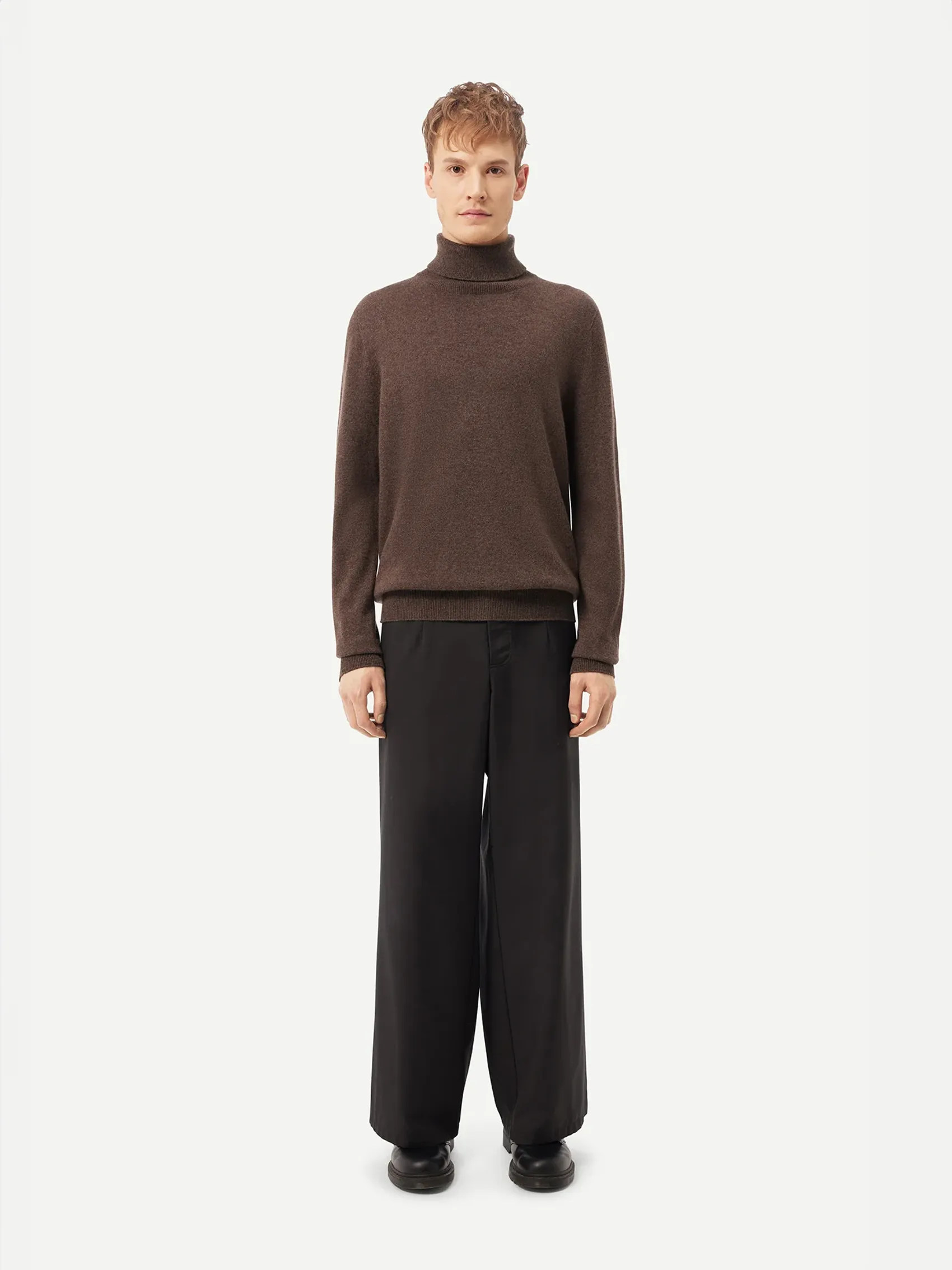 Cashmere Turtleneck: Minimalist Appeal