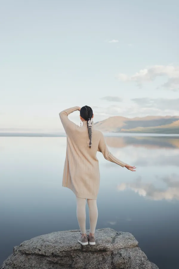 From City to Seaside: Styling Lightweight Cashmere for Every Destination