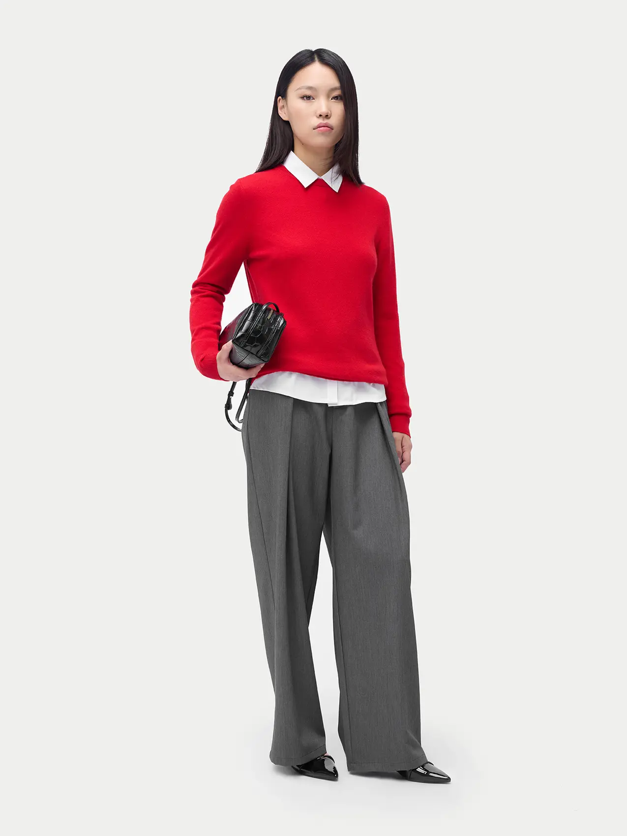 Women's office look with red cashmere crew neck sweater | GOBI Cashmere