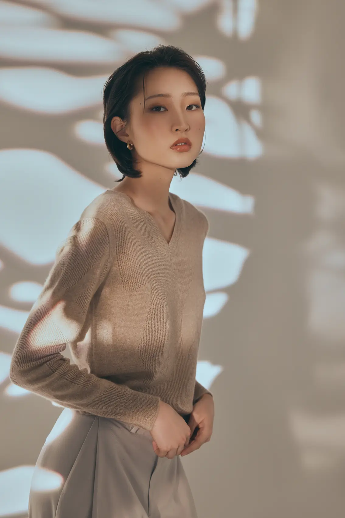 Women's Organic color cashmere V-neck with intricate knitting detail | GOBI Cashmere