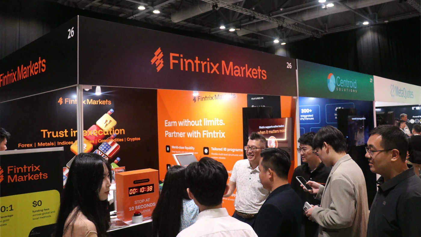 Visitantes en el stand de la Fintrix Markets durante la Online Trading Expo Hong Kong 2026