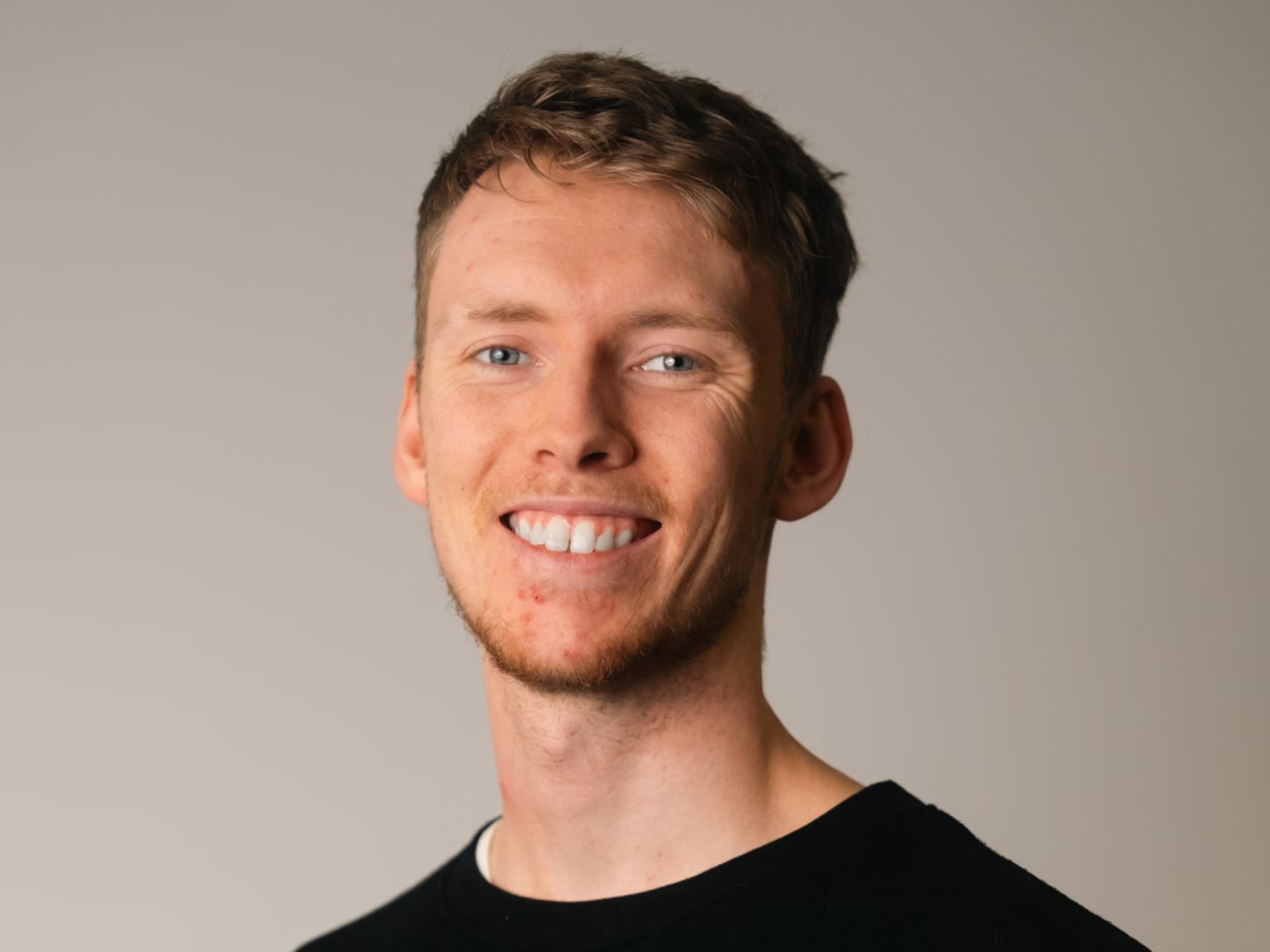 Alfie Collins Returns to R4 as Motion Designer