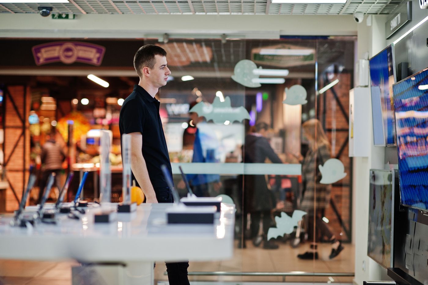 Black Friday PickFu poll: A man shopping for electronics in a store.