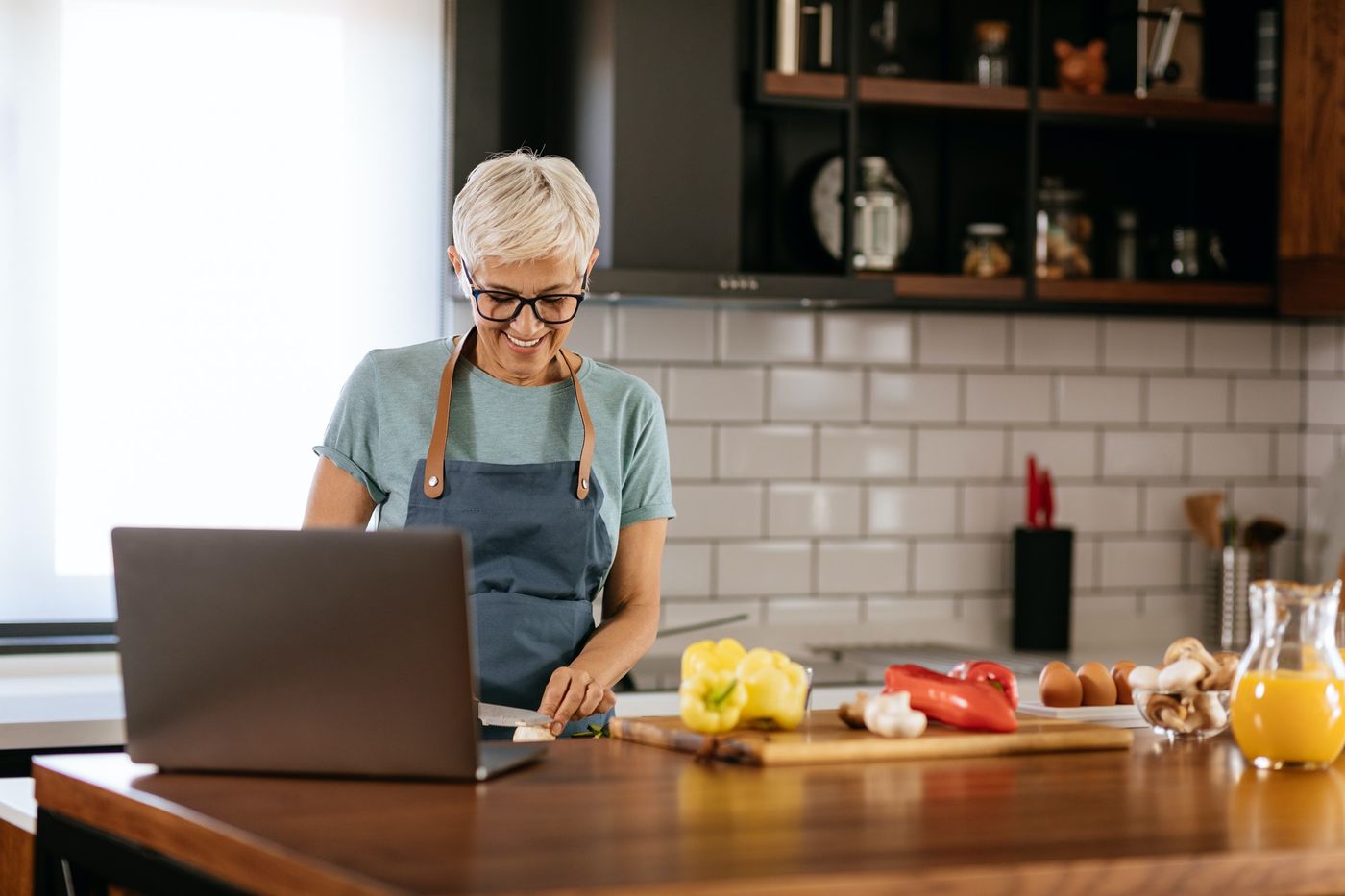 Stories sales funnel: a mom cooking at home is an example of a buyer persona
