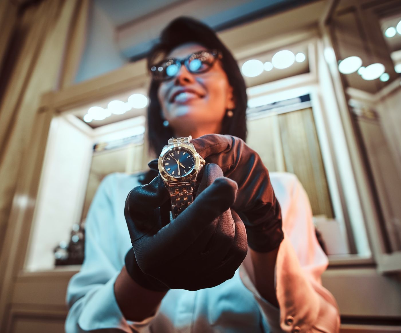 Message testing: Seller shows an exclusive men's wristwatch from the new collection in the luxury jewelry store