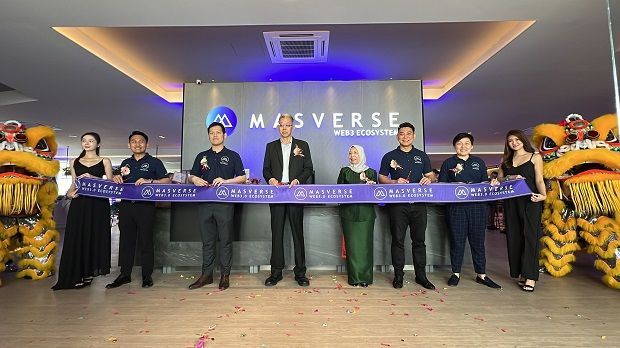 (From second left) Masverse chief financial officer Koay Seong Jiann, Masverse chief executive officer Chew Kian Kok, First Solar Malaysia Sdn Bhd vice president Datuk P'ng Soo Hong, Malaysia Digital Economy Corporation (MDEC) board of directors independent non-executive director Prof Emeritus Datuk Dr Halimah Badioze Zaman, Masverse chief marketing officer Richard Koay, and Masverse chief branding officer Venus Khor at the ribbon cutting ceremony of state-of-the-art Web 3.0 Hub in Auto City, Juru, in mainland Penang.