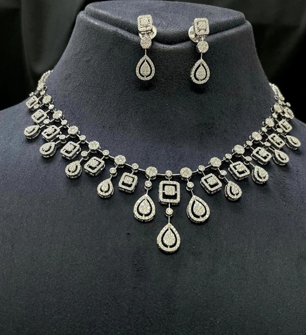 Fancy Round Diamond Setting Diamond Necklace Set detail 1
