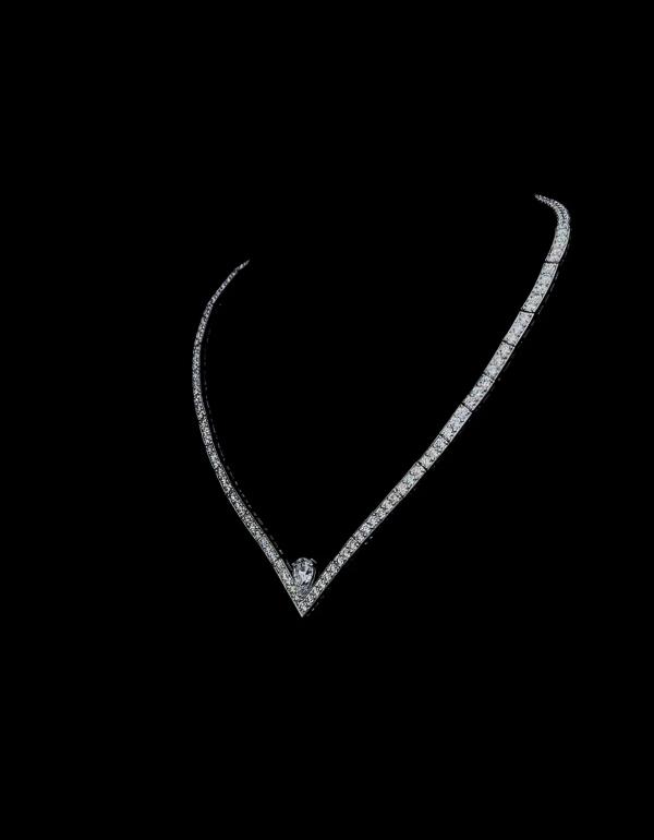 Iris Set Pear Shaped Diamond Necklace detail 2