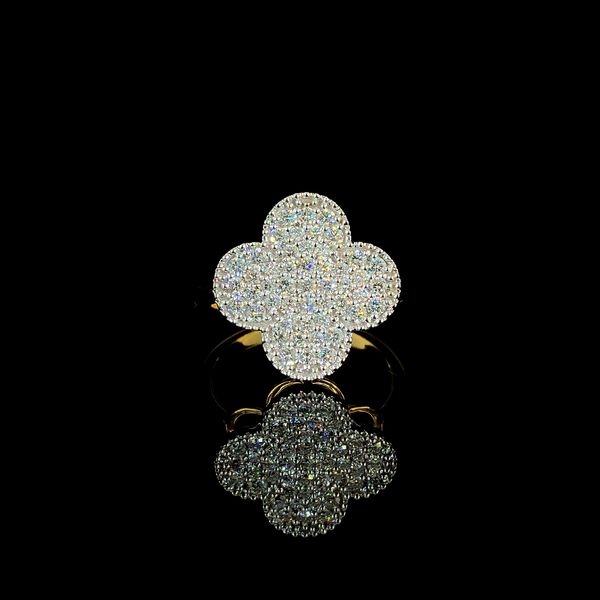 0.63 Round Cut Diamond Clove Ring detail 1