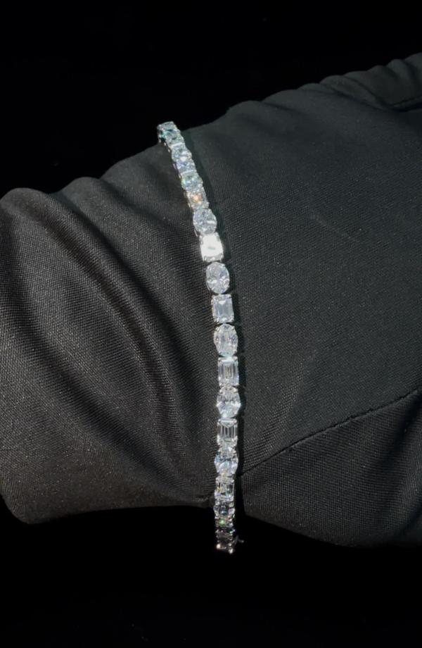 Oval Emerald Tennis Bracelet detail 1