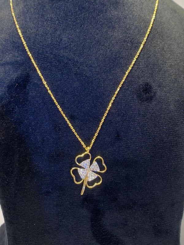 Beautiful Floral Diamond Pendant detail 1