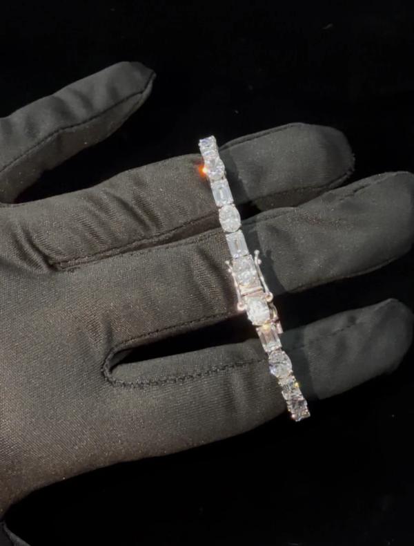 Oval Emerald Tennis Bracelet detail 2