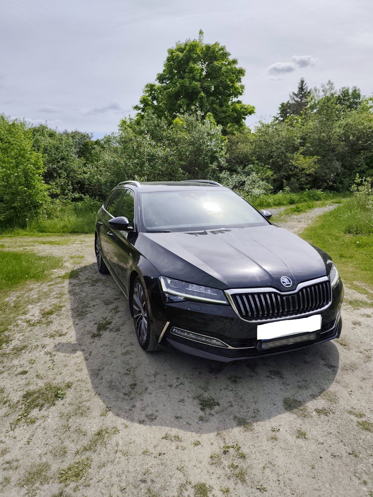 Must Škoda Superb 2020 universaal, millele tehti AdBlue lahendus