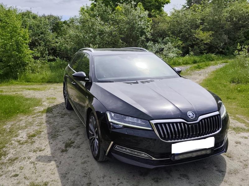 Must Škoda Superb 2020 universaal, millele tehti AdBlue lahendus