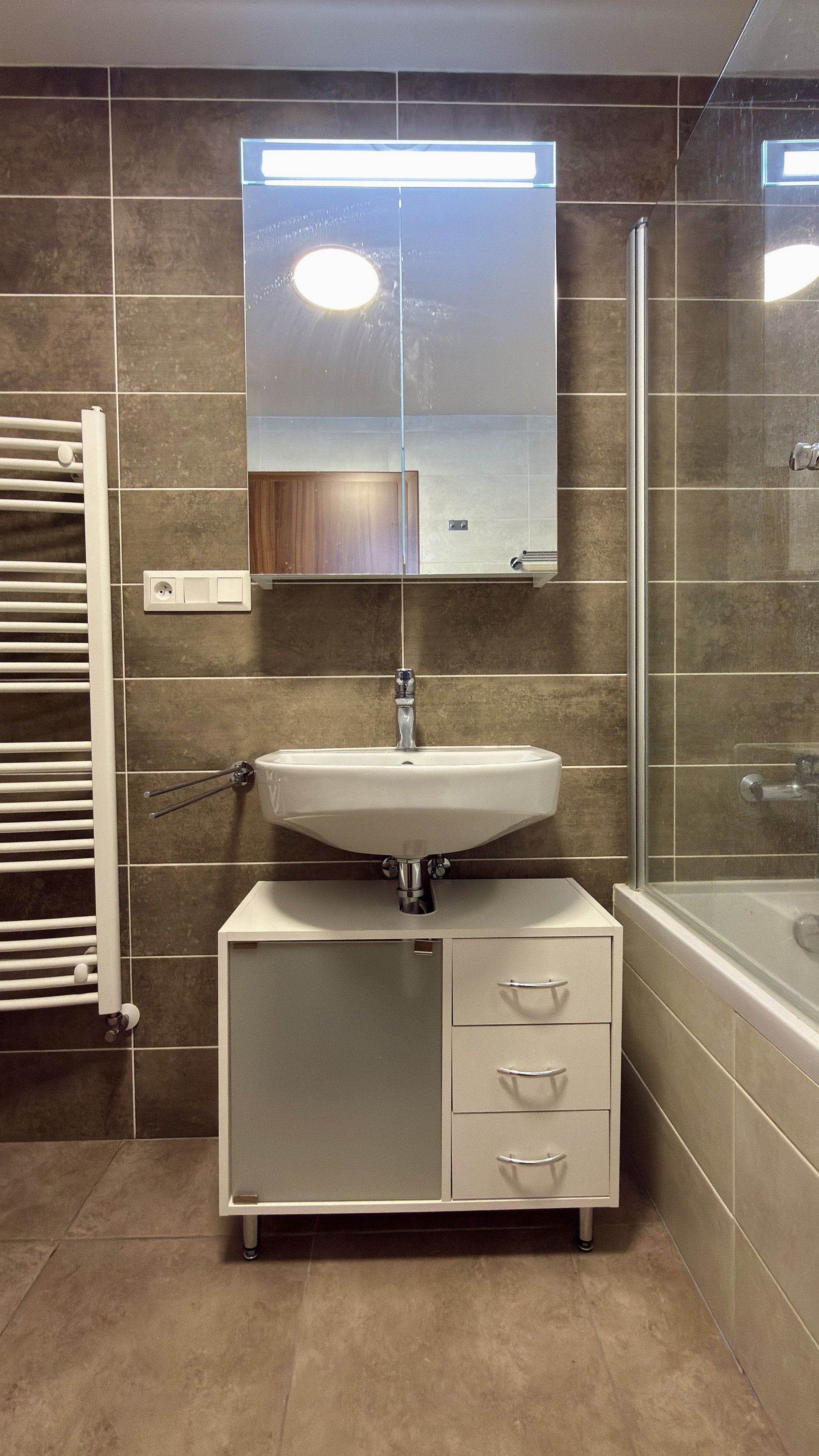 Nabízíme k pronájmu novostavbu bytu 2+kk s balkonem a garážovým stáním v Plzni na Slovanech – foto 5