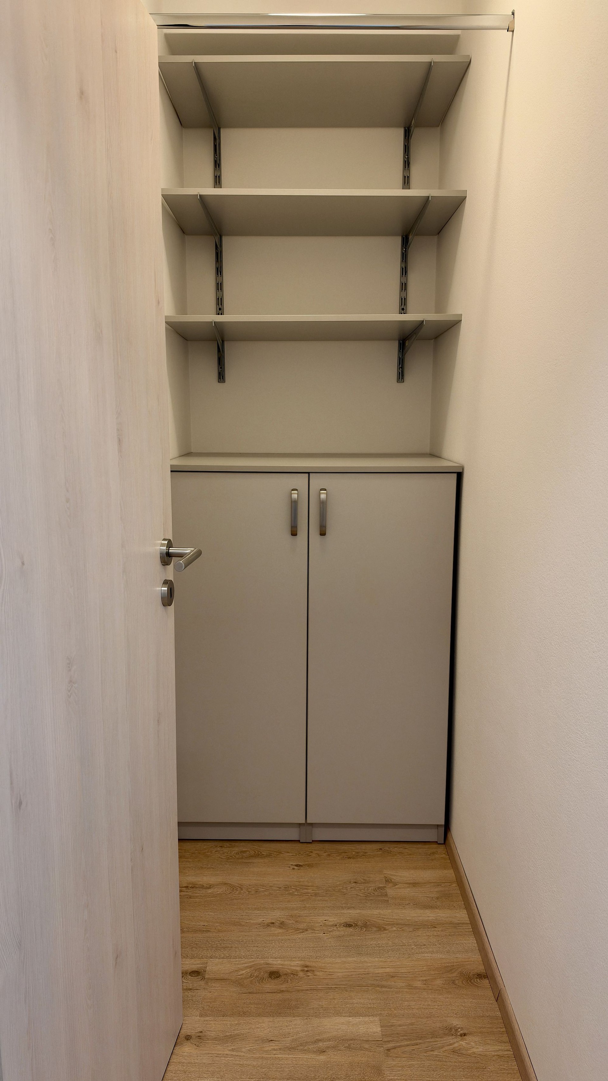 Pronájem novostavby bytu 3+kk s balkonem a garážovým parkovacím stáním v Plzni – Černicích – foto 14