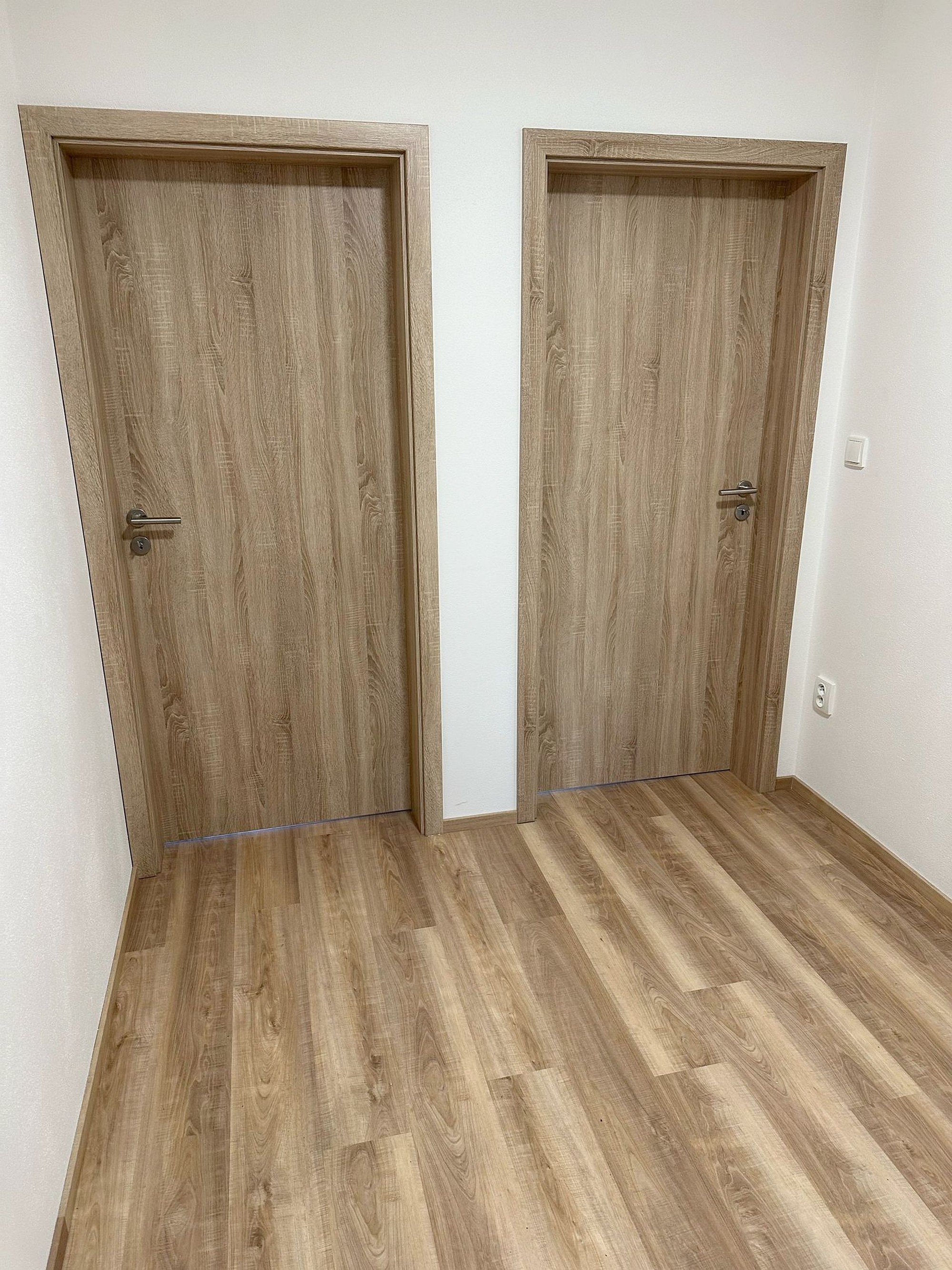 Pronájem novostavby bytu 2+kk se zahradou a gar. stáním v Plzni – Křimicích – foto 10