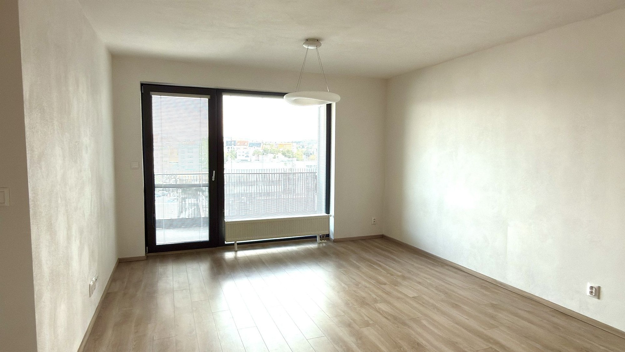 Nabízíme k pronájmu novostavbu bytu 2+kk s balkonem a garážovým stáním v Plzni na Slovanech – foto 3