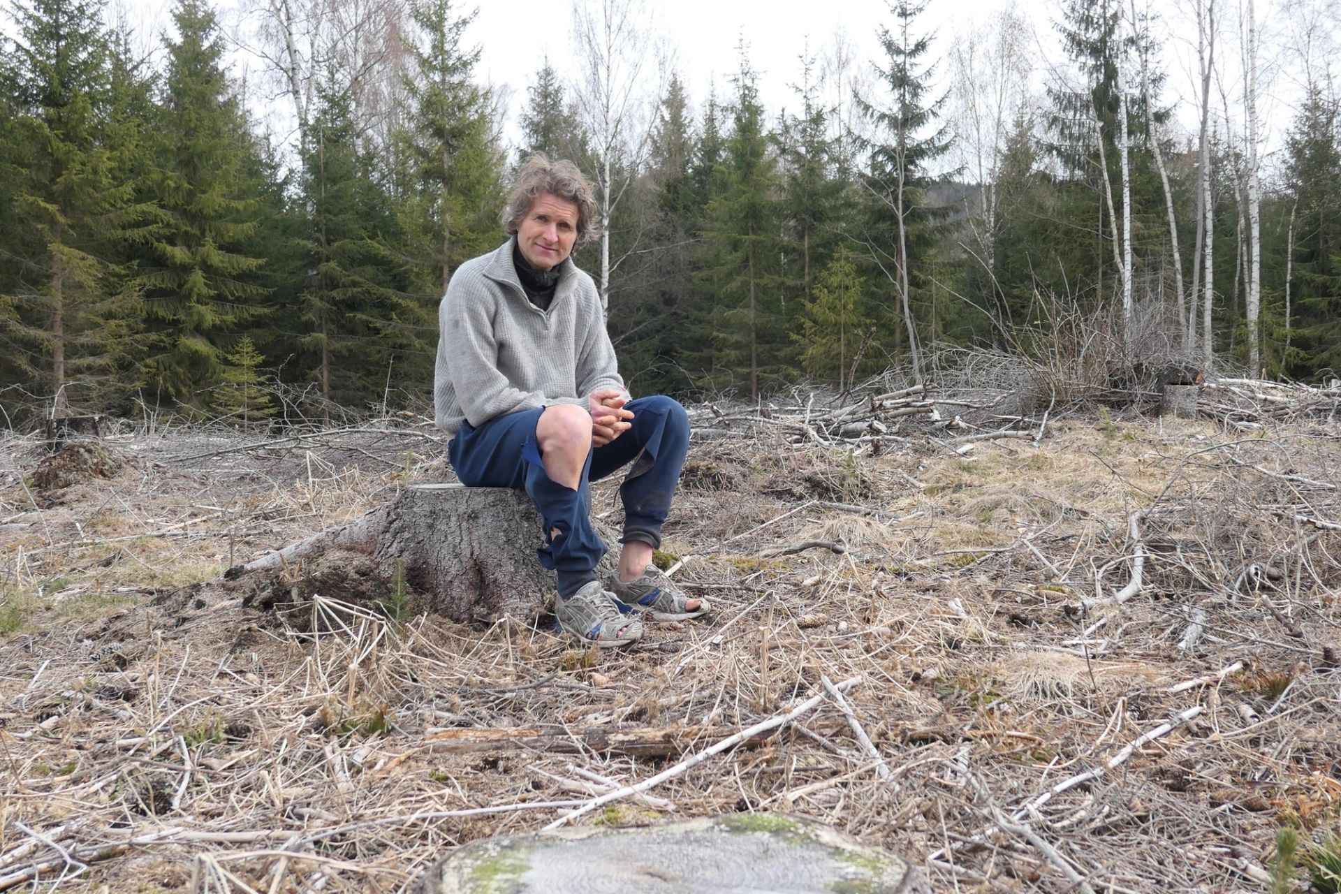 I motsetning til mye annet vi mennesker sysler med, er skogplanting noe som setter spor etter deg. Om hundre år vil noen bruke tømmeret, mens ingen husker deg eller hvilket fottøy du hadde.