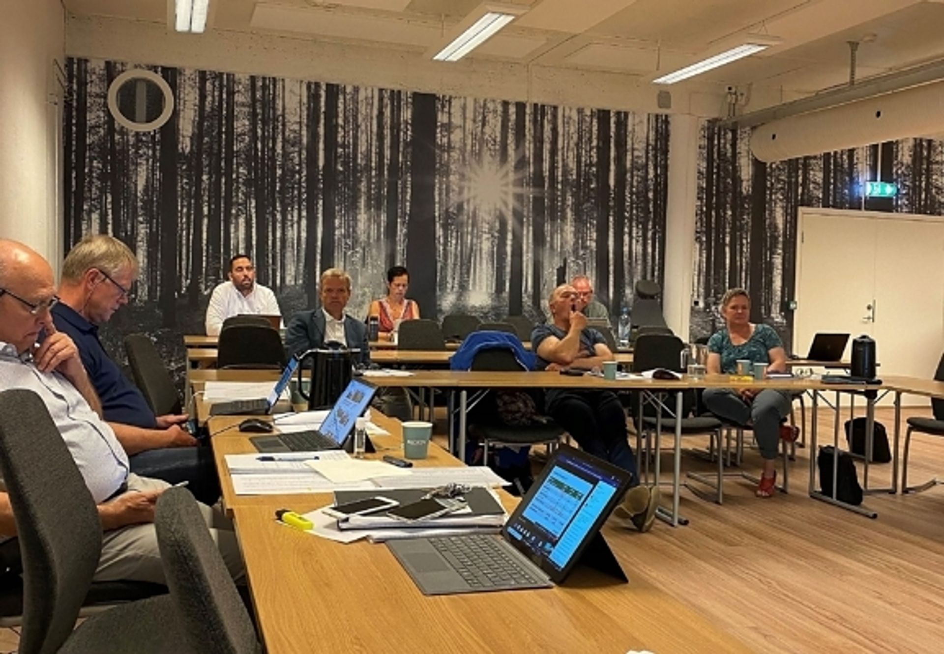Allskogs årsmøte ble arrangert digitalt 25. juni. Her er flere fra administrasjonen samlet. Foto: Oddny Estenstad