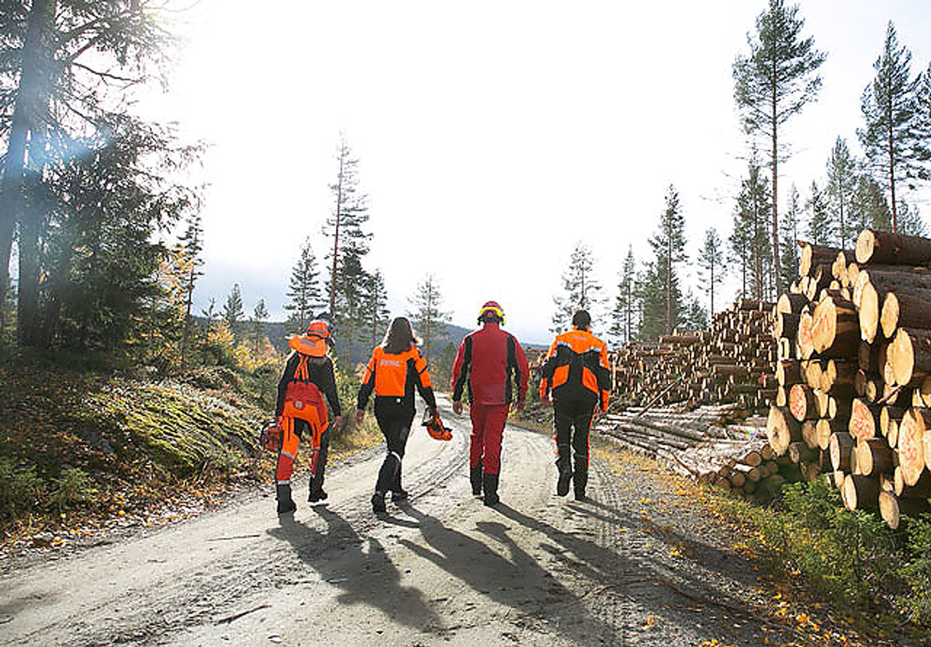 En god økt i skogen er over, og det er på tide å vende hjem. Mye av de nye kolleksjonene tar seg også godt ut når man møter naboen. Foto: Stian Nybru.