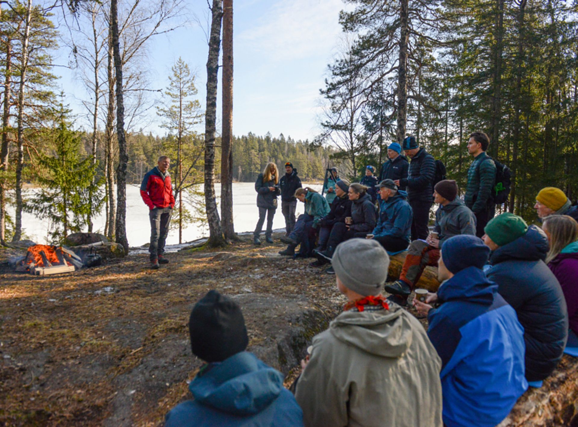 Det var representanter fra regjeringen, klima- og miljøorganisasjoner, skognæringen og akademia på plass for skogdag ved Sognsvann i Oslo. Administrerende direktør i Norges Skogeierforbund, Per Skorge, har ordet og forteller om Skogeierforbundets arbeid med lukkede hogster.